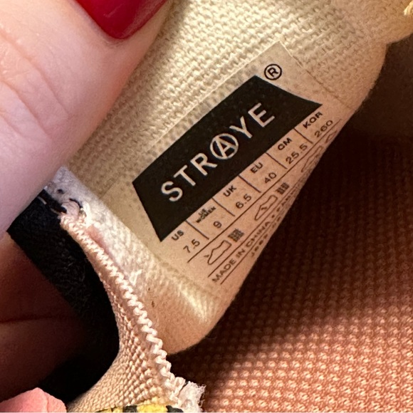 Straye “Fake Smile” limited edition slip ons - Picture 6 of 6